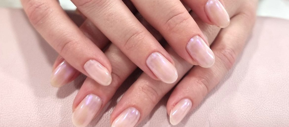 naiyah-nails-session-nails-editorial-russian-manicure-biab-brixton-london-chrome-sheer-classy-natural-organza-nails-biab-almond-nails-russian-mani-luxury-FEATURE